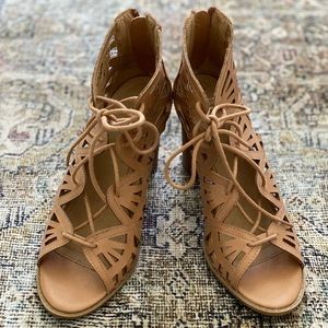Report Women’s Lace up Sandals